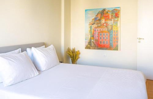 Athens Apartment | At Polyla 3BR Apartment 10m Walk to Metro