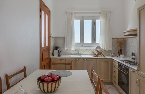 Plaka House | At The Side Of The Castle