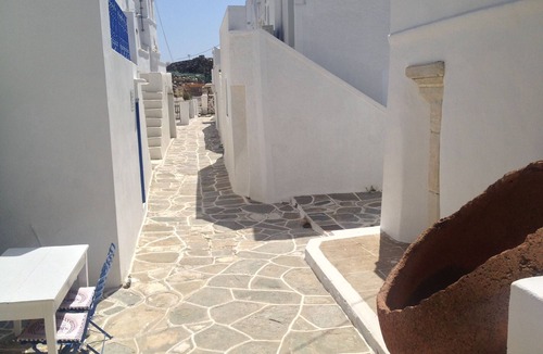 Sifnos Apartment | At the top of Kastro