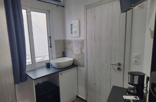 Psirri House | Athenian Stay Rita's Apartment