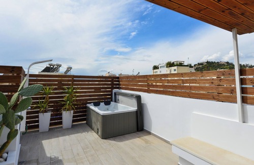 Kinosargous Apartment | Athens - Acropolis Top Floor Mini Studio - Cityscape View & Hot tub