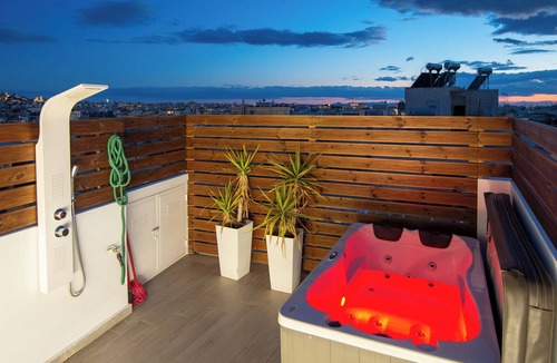 Kinosargous Apartment | Athens - Acropolis Top Floor Mini Studio - Cityscape View & Hot tub