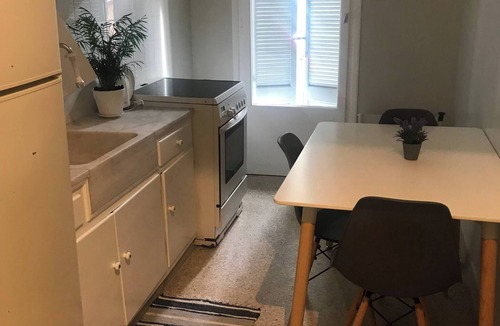 Athens Apartment | Athens Apartment 1-min Walk to Metro