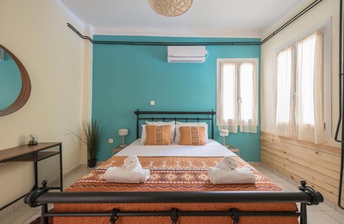 Kallithea Apartment | Athens Country House - Heated Jacuzzi - free bikes