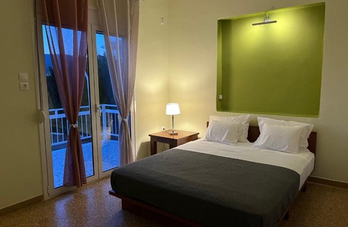 Kropia Apartment | Athens Riviera: 2 bed/3' walk from the beach