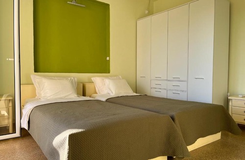Kropia Apartment | Athens Riviera: 2 bed/3' walk from the beach