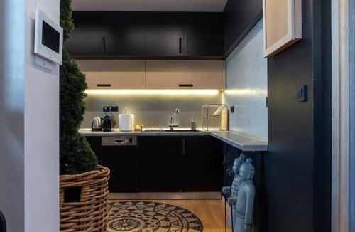 Neapoli Apartment | Athens Skyline Loft