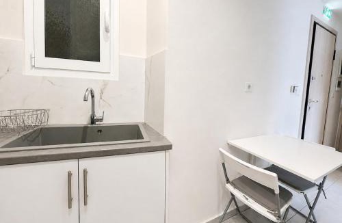Attiki Apartment | Athens Studio Near Metro & Transport Hub by ΜΡS