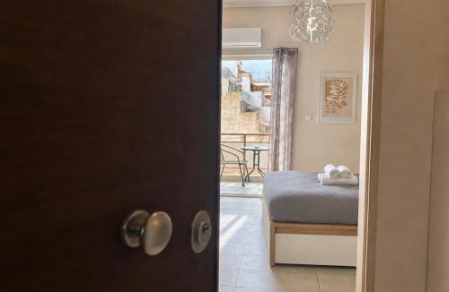 Attiki Apartment | Athens Studio Near Metro & Transport Hub by ΜΡS