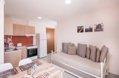 Platanias Town Apartment | Athina Apartments: elegant and affordable maisonettes by the beach