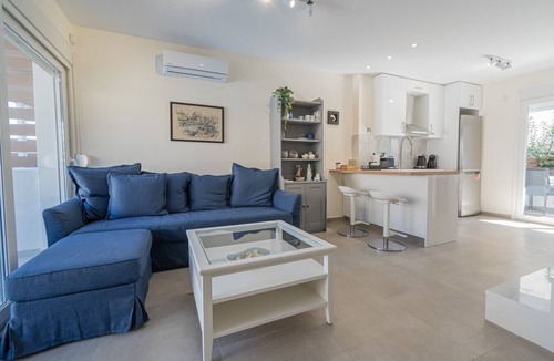 Kallithea House | Aurora Maisonette by RentalsPro