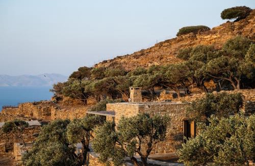 Exomvourgo House | Avdos Olive House, off-grid Cycladic retreat