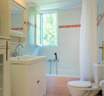 Asprogerakata Apartment | Avelia Pink