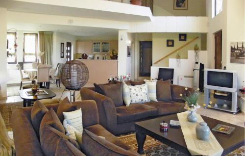 Molos-Agios Konstantinos House | Awesome Home In Kamena Vourla