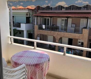 Sarti Apartment | AZALEA HOTEL