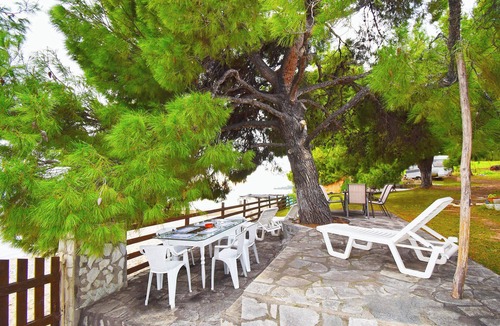 Metamorfosi Apartment | Barlee Beachfront House, Metamorfosi