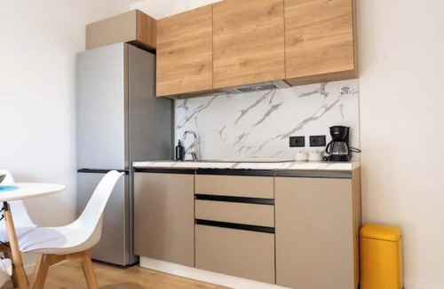 Tirana Apartment | Barrikada-E – Modern Central Apartments with Balcony in Tirana