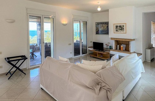 Kontos House | Beach front home in Perdika