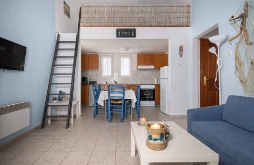 Nees Pagases Apartment | Beach Vibe - Seaside Stay w/Balcony near Volos