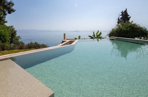 Dafnata Villa | Beachfront Achillion Bay Villa in Corfu