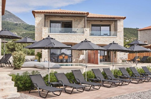 Riglia Villa | Beachfront Alassa Villas with Private Pools
