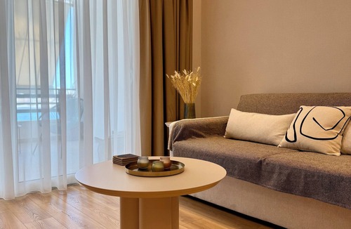 Sarande Apartment | Beachfront apartment with AC and free parking in sunny Saranda