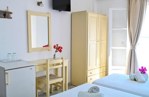 Naousa Bed & Breakfast | Beachfront Bocamviglies Room - Naoussa Aegean View