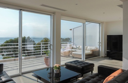 Kavouri Apartment | Beachfront Elegance with Spectacular Sea Views in Kavouri Vouliagmeni