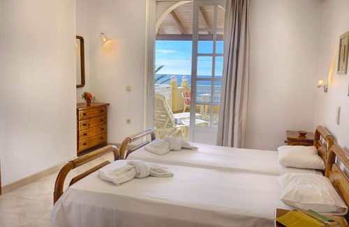 Agios Georgios Pagon Apartment | Beachfront apartment with sea views - Agios Georgios Pagon