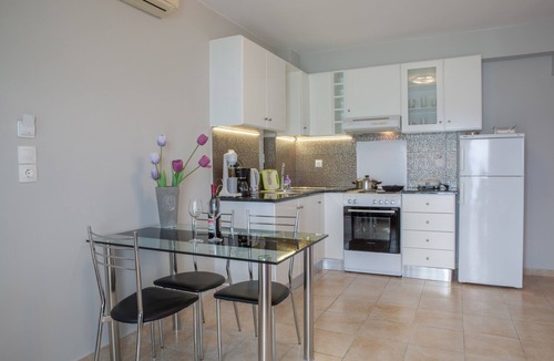 Kiveri Apartment | Beachfront Holiday Apartment with amazing Sea View