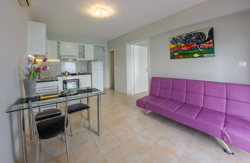 Kiveri Apartment | Beachfront Holiday Apartment with amazing Sea View