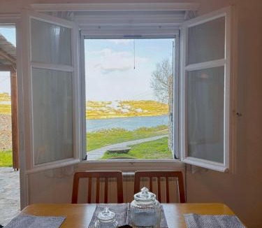 Xilokeratidi Apartment | Beachfront Kalo Livadi Cycladic house in Mykonos