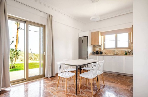 Kato Stalos House | Beautiful apartment for the whole family with view at the beach