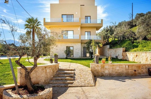 Kato Stalos House | Beautiful apartment for the whole family with view at the beach