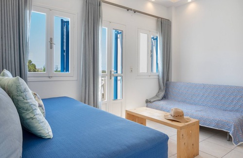 Agios Georgios Bed & Breakfast | Bed and Breakfast 'Apartment Sea View- Sleeps 3' with Wi-Fi and Air Conditioning