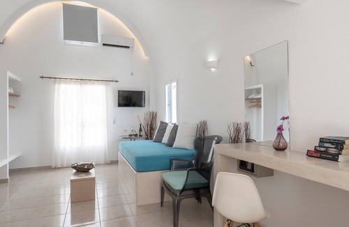 Agios Georgios Bed & Breakfast | Bed and Breakfast 'Deluxe Apartment Split Level Hot Tub - Sleeps 5'
