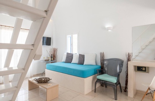 Agios Georgios Bed & Breakfast | Bed and Breakfast 'Deluxe Apartment Split Level Hot Tub - Sleeps 5'