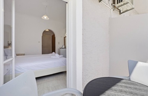 Kavos Bed & Breakfast | Bed and Breakfast 'The Kavos Sandy Inn-Double Room' with Shared Pool, Wi-Fi and Air Conditioning