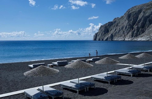 Kamari Hotel | Bellonias Villas
