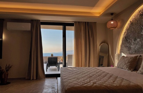 Kamari Apartment | Bevimar Moonlight Suite with Private Pool and Non Heated Jacuzzi