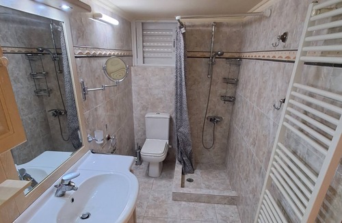 Galatas Villa | BIG,QUIET AND LAXURY VILLA
