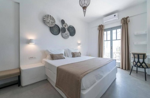 Perivolos Hotel | Black Coast Hotel