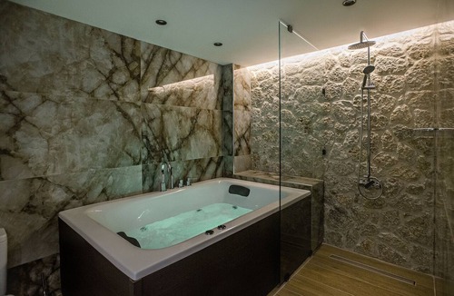 Agios Gordios Apartment | Black Rocks Luxury Seafront Beach Suite