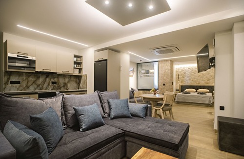 Agios Gordios Apartment | Black Rocks Luxury Seafront Beach Suite