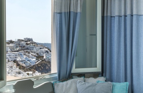 Firostefani Hotel | Blue Dolphins Apartments & Suites