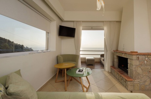 Astros Apartment | Blue Horizon -Emerald Sea View Suite