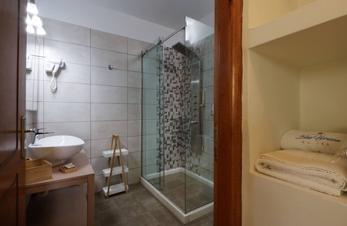 Astros House | Blue Horizon -Turquoise Deluxe Sea View Suite