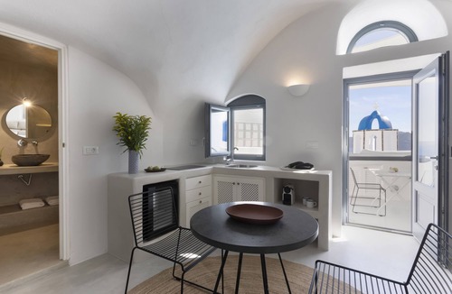 Oia Villa | Bluedome Suite with Hot Tub