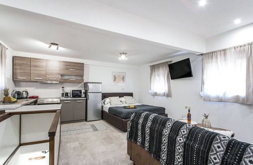 Skiathos Town Apartment | Bohemian Townhouse Upper Floor Skiathos