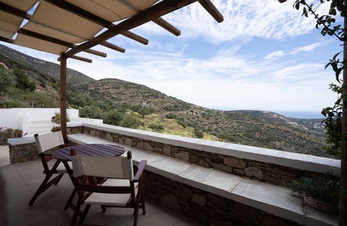 Platis Gialos Apartment | Bougainvillea - Mirsini Apartments in Sifnos